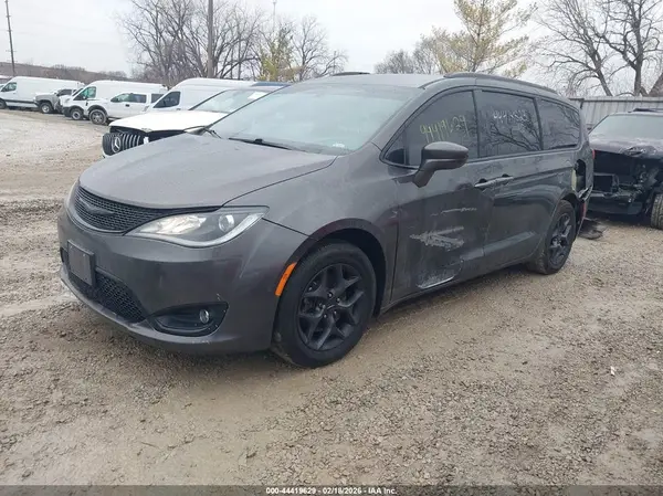 2C4RC1BG1JR234587 2018 CHRYSLER PACIFICA - Image 2