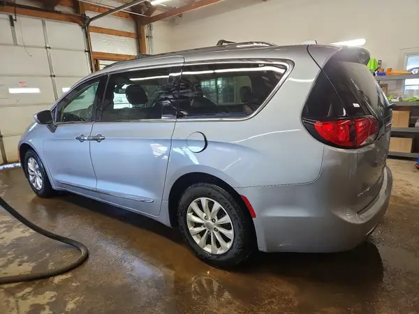 2C4RC1BG1JR236131 2018 CHRYSLER PACIFICA - Image 2