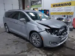 2C4RC1BG1JR253835 2018 CHRYSLER PACIFICA