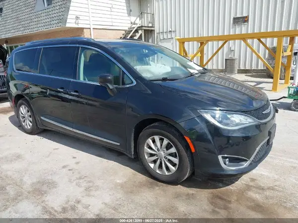 2C4RC1BG1JR261725 2018 CHRYSLER PACIFICA - Image 1