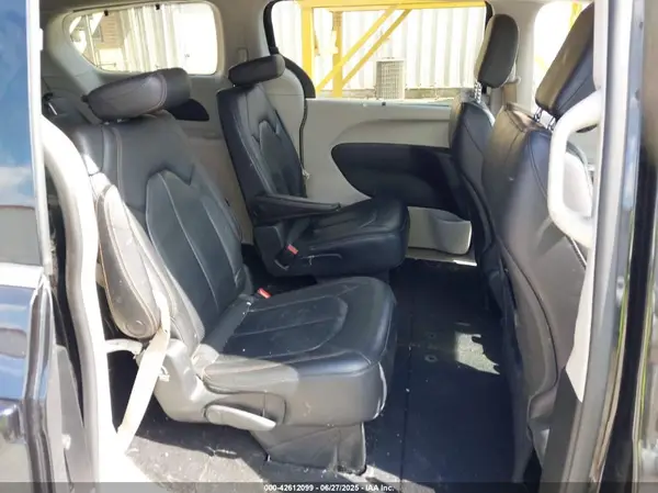2C4RC1BG1JR261725 2018 CHRYSLER PACIFICA - Image 8