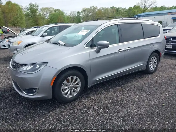 2C4RC1BG1JR262941 2018 CHRYSLER PACIFICA - Image 2