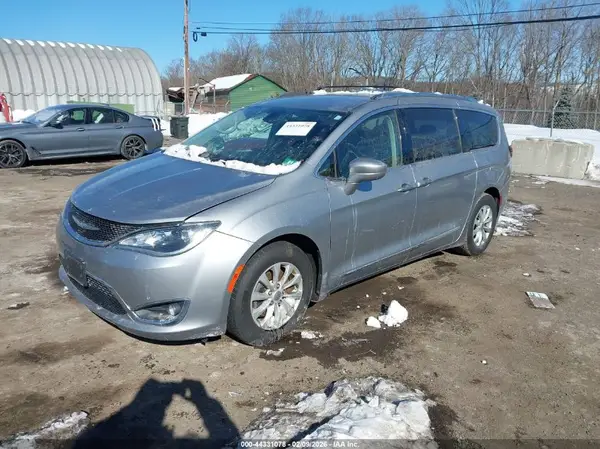 2C4RC1BG1JR269727 2018 CHRYSLER PACIFICA - Image 2