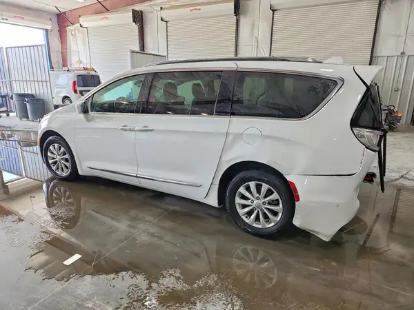 2C4RC1BG1JR269789 2018 CHRYSLER PACIFICA - Image 2