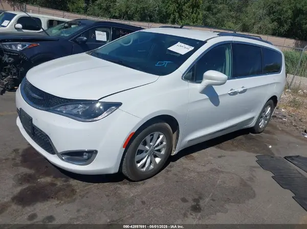 2C4RC1BG1JR277049 2018 CHRYSLER PACIFICA - Image 2