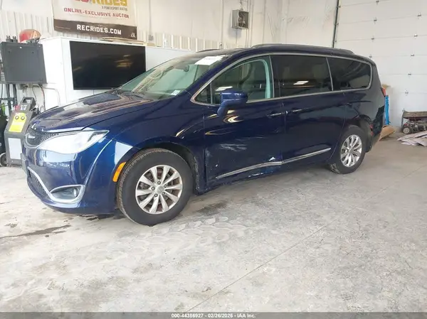 2C4RC1BG1JR280484 2018 CHRYSLER PACIFICA - Image 2