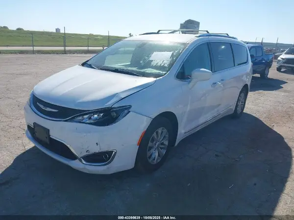 2C4RC1BG1JR290822 2018 CHRYSLER PACIFICA - Image 2
