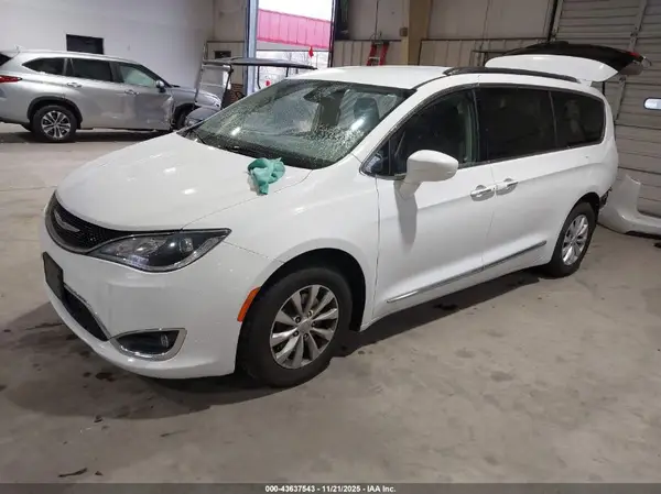 2C4RC1BG1JR316903 2018 CHRYSLER PACIFICA - Image 2
