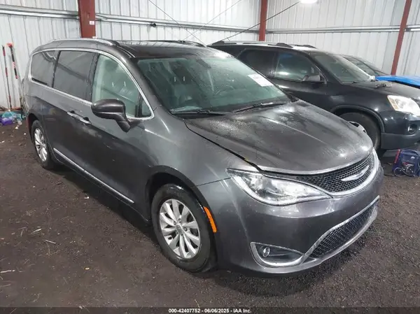 2C4RC1BG1JR322717 2018 CHRYSLER PACIFICA - Image 1