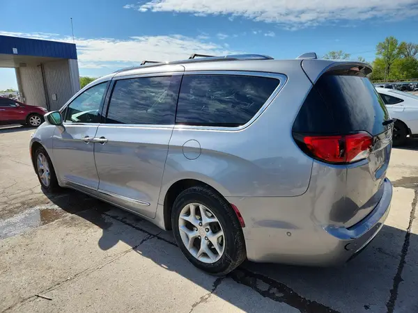 2C4RC1BG1JR333409 2018 CHRYSLER PACIFICA - Image 2