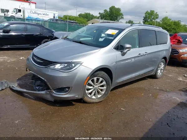 2C4RC1BG1KR548192 2019 CHRYSLER PACIFICA - Image 2