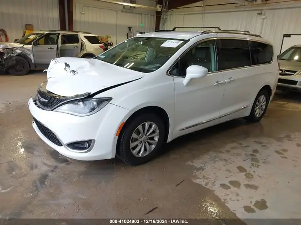 2C4RC1BG1KR554106 2019 CHRYSLER PACIFICA - Image 2