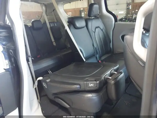2C4RC1BG1KR555319 2019 CHRYSLER PACIFICA - Image 8