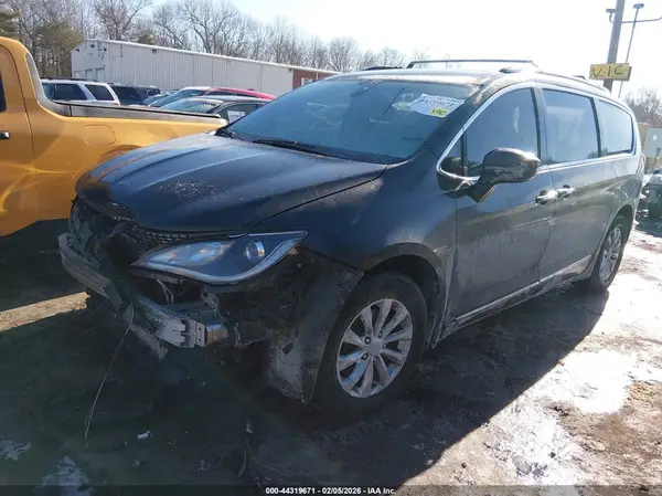 2C4RC1BG1KR576963 2019 CHRYSLER PACIFICA - Image 2