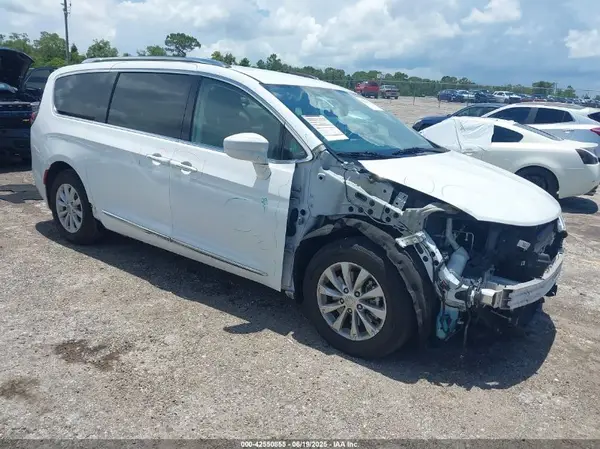 2C4RC1BG1KR625255 2019 CHRYSLER PACIFICA - Image 1
