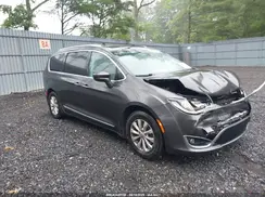 2C4RC1BG1KR651984 2019 CHRYSLER PACIFICA