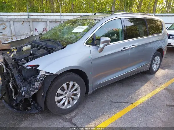 2C4RC1BG1KR665917 2019 CHRYSLER PACIFICA - Image 2