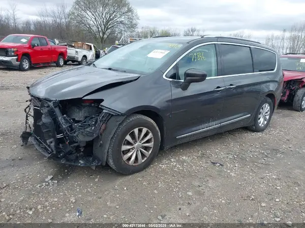 2C4RC1BG1KR715411 2019 CHRYSLER PACIFICA - Image 2