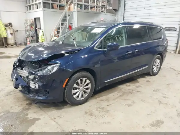 2C4RC1BG1KR721435 2019 CHRYSLER PACIFICA - Image 2