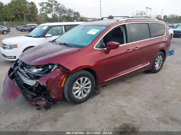 2C4RC1BG1KR730880 2019 CHRYSLER PACIFICA - Image 2