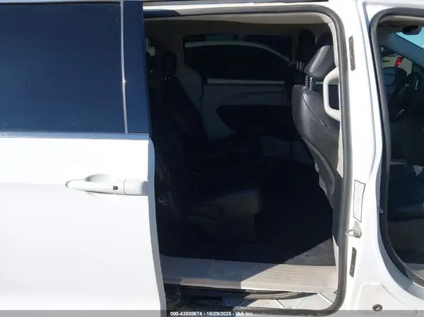 2C4RC1BG1NR197675 2022 CHRYSLER PACIFICA - Image 8