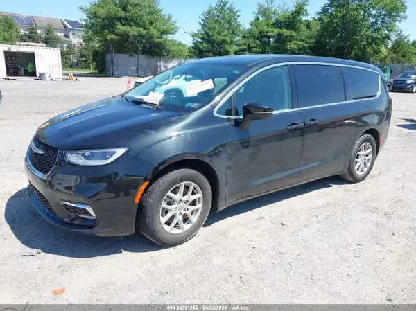 2C4RC1BG1PR509366 2023 CHRYSLER PACIFICA - Image 2