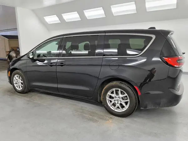 2C4RC1BG1PR510999 2023 CHRYSLER PACIFICA - Image 2