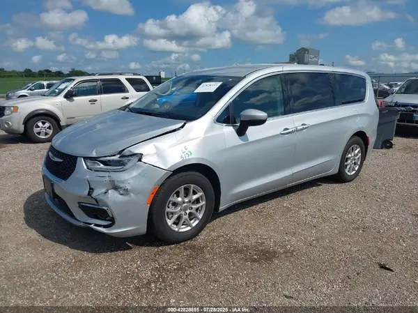 2C4RC1BG1PR533604 2023 CHRYSLER PACIFICA - Image 2