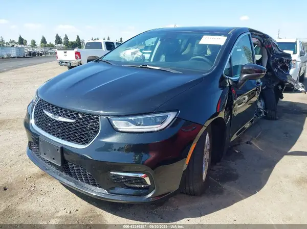 2C4RC1BG1PR587288 2023 CHRYSLER PACIFICA - Image 2