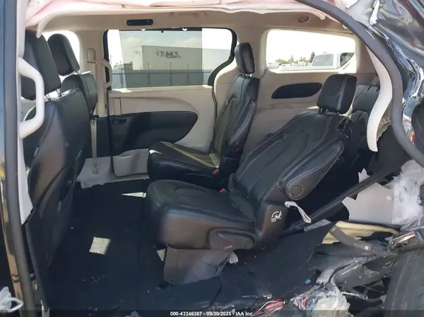 2C4RC1BG1PR587288 2023 CHRYSLER PACIFICA - Image 8