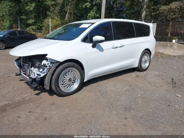 2C4RC1BG1PR590840 2023 CHRYSLER PACIFICA - Image 2