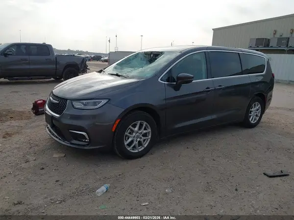 2C4RC1BG1PR597285 2023 CHRYSLER PACIFICA - Image 2