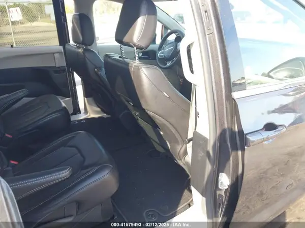 2C4RC1BG1PR600637 2023 CHRYSLER PACIFICA - Image 8