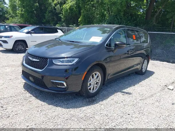 2C4RC1BG1PR606504 2023 CHRYSLER PACIFICA - Image 2