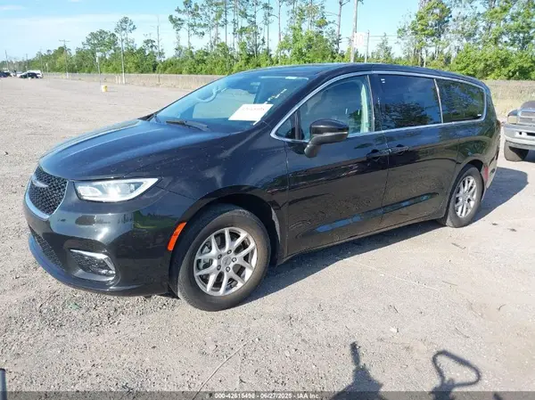 2C4RC1BG1PR606566 2023 CHRYSLER PACIFICA - Image 2