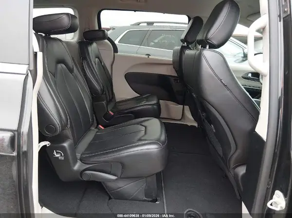 2C4RC1BG1PR624663 2023 CHRYSLER PACIFICA - Image 8