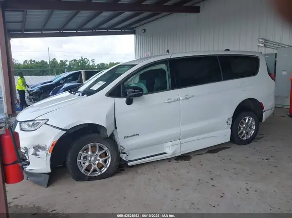 2C4RC1BG1RR120665 2024 CHRYSLER PACIFICA - Image 2