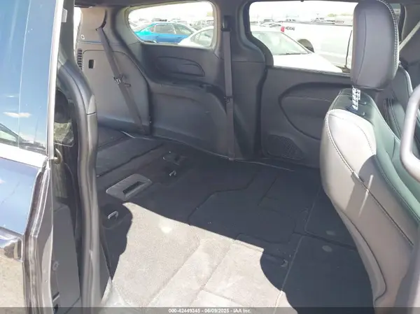 2C4RC1BG1SR520683 2025 CHRYSLER PACIFICA - Image 8