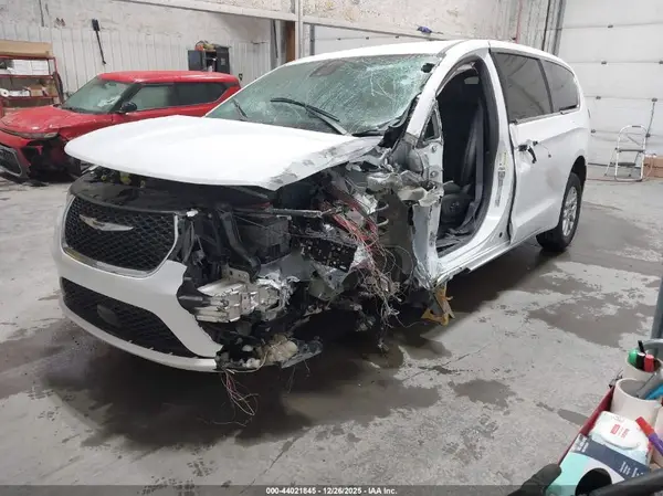 2C4RC1BG1SR579071 2025 CHRYSLER PACIFICA - Image 2
