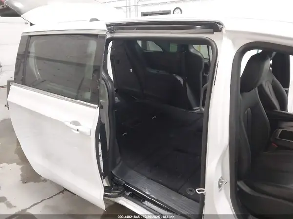 2C4RC1BG1SR579071 2025 CHRYSLER PACIFICA - Image 8