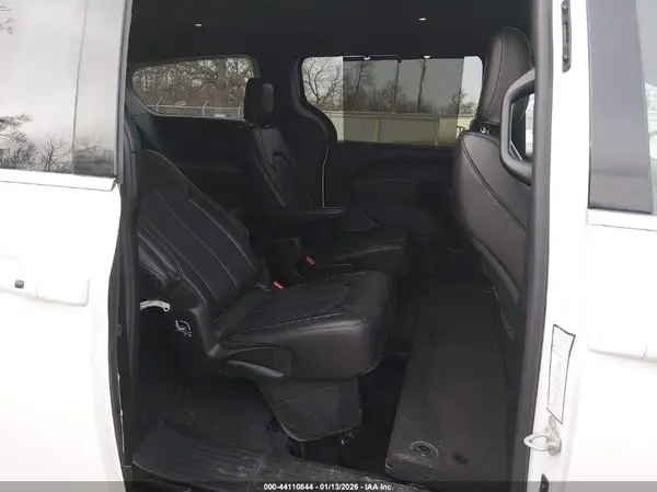 2C4RC1BG1TR168402 2026 CHRYSLER PACIFICA - Image 8