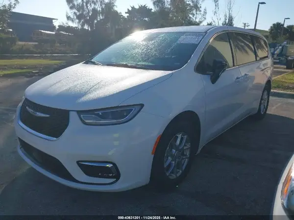 2C4RC1BG1TR174779 2026 CHRYSLER PACIFICA - Image 2