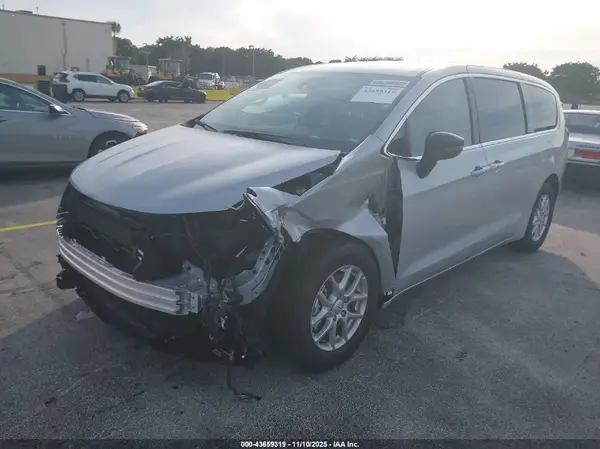 2C4RC1BG1TR188990 2026 CHRYSLER PACIFICA - Image 2