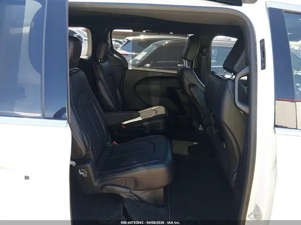 2C4RC1BG1TR200930 2026 CHRYSLER PACIFICA - Image 8