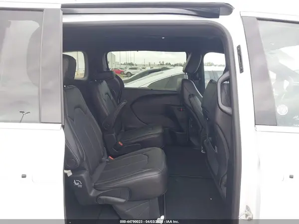 2C4RC1BG1TR226430 2026 CHRYSLER PACIFICA - Image 8