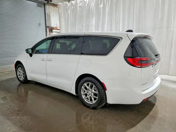 2C4RC1BG1TR228422 2026 CHRYSLER PACIFICA - Image 2