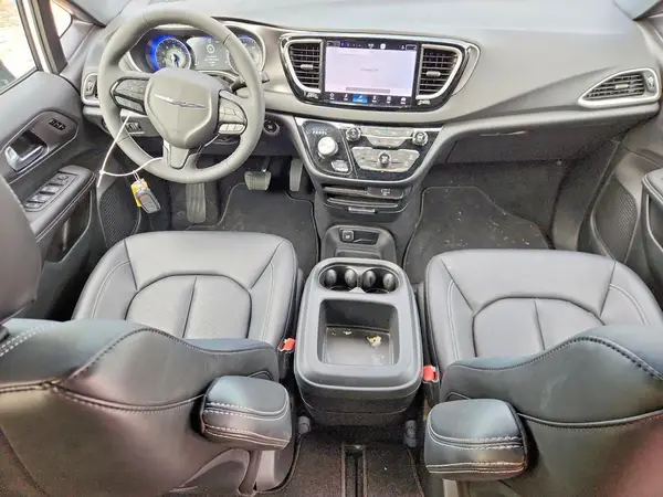 2C4RC1BG1TR280522 2026 CHRYSLER PACIFICA - Image 8