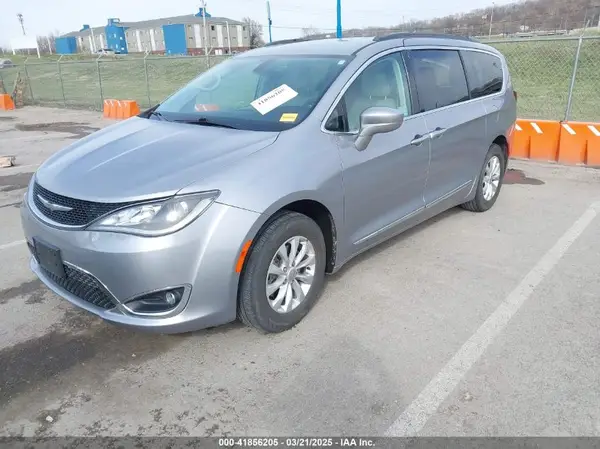 2C4RC1BG2HR503660 2017 CHRYSLER PACIFICA - Image 2