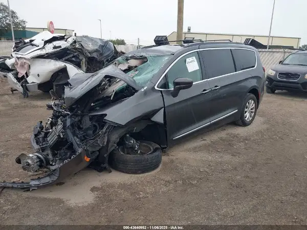 2C4RC1BG2HR503691 2017 CHRYSLER PACIFICA - Image 2