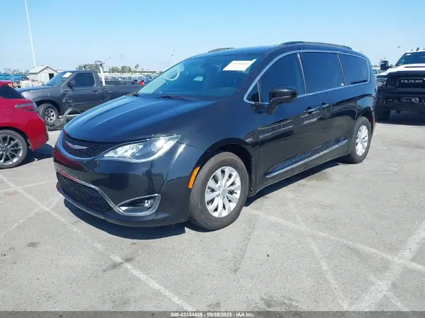 2C4RC1BG2HR505800 2017 CHRYSLER PACIFICA - Image 2